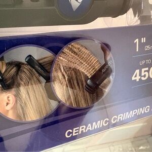 NWT- Avanti ceramic crimping iron